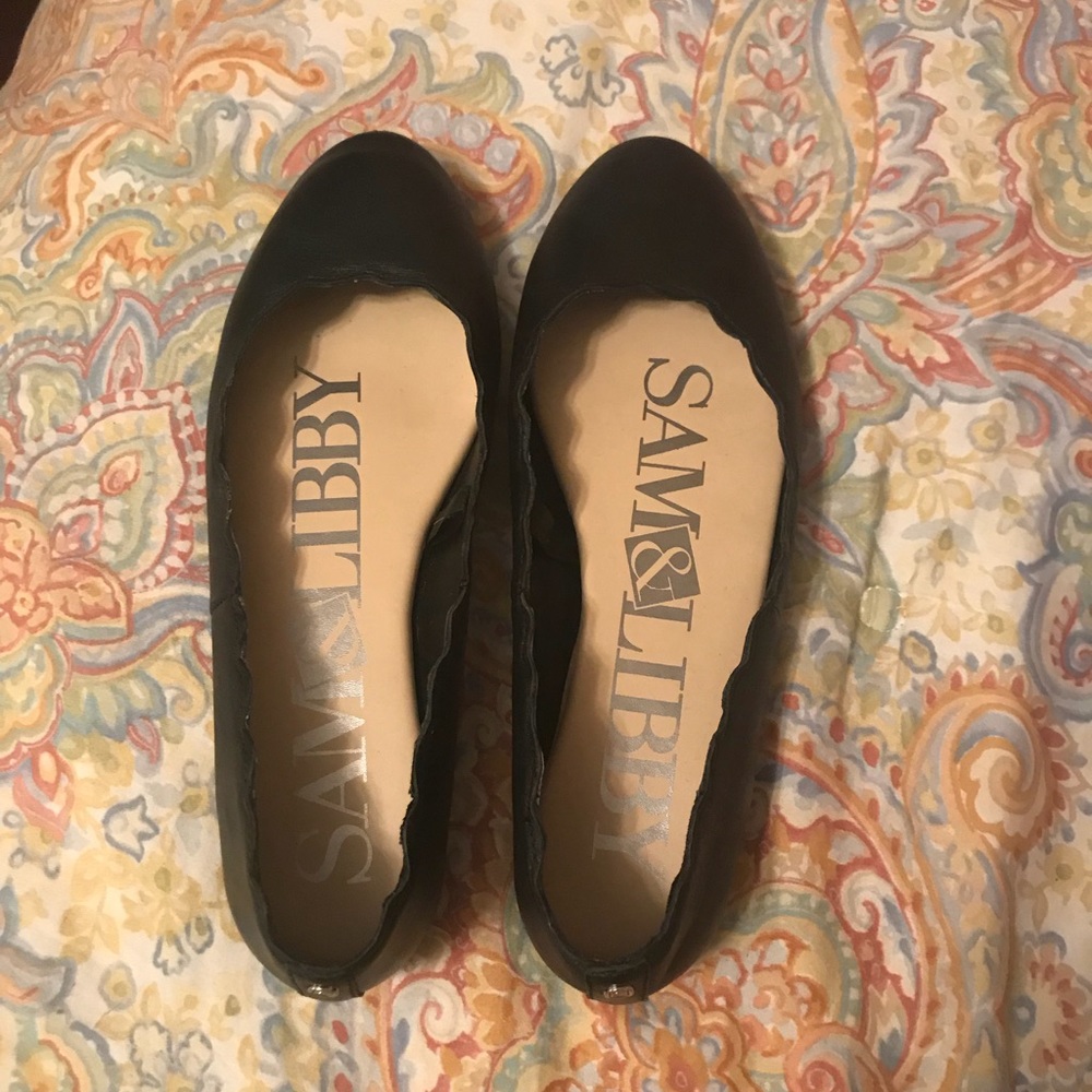 Black Scalloped Flats